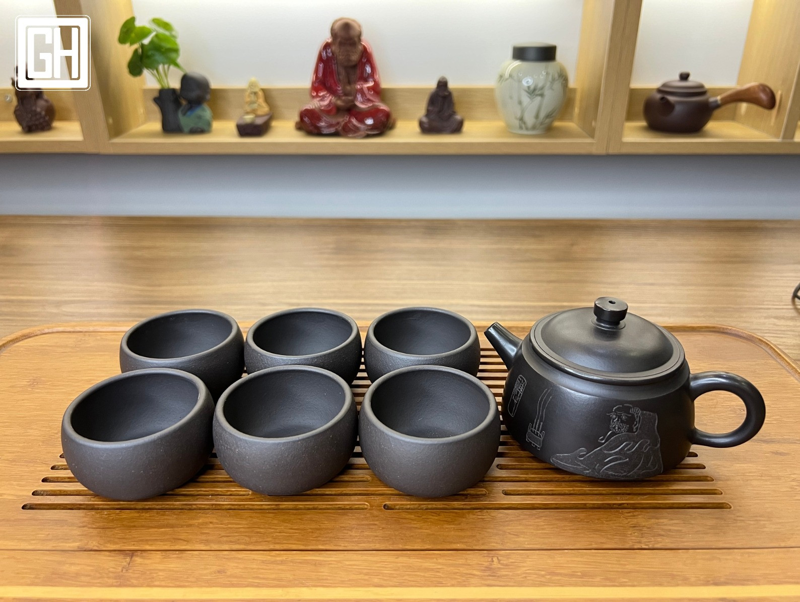hanh-uy-dinh-tam-chen-gom-moc-den