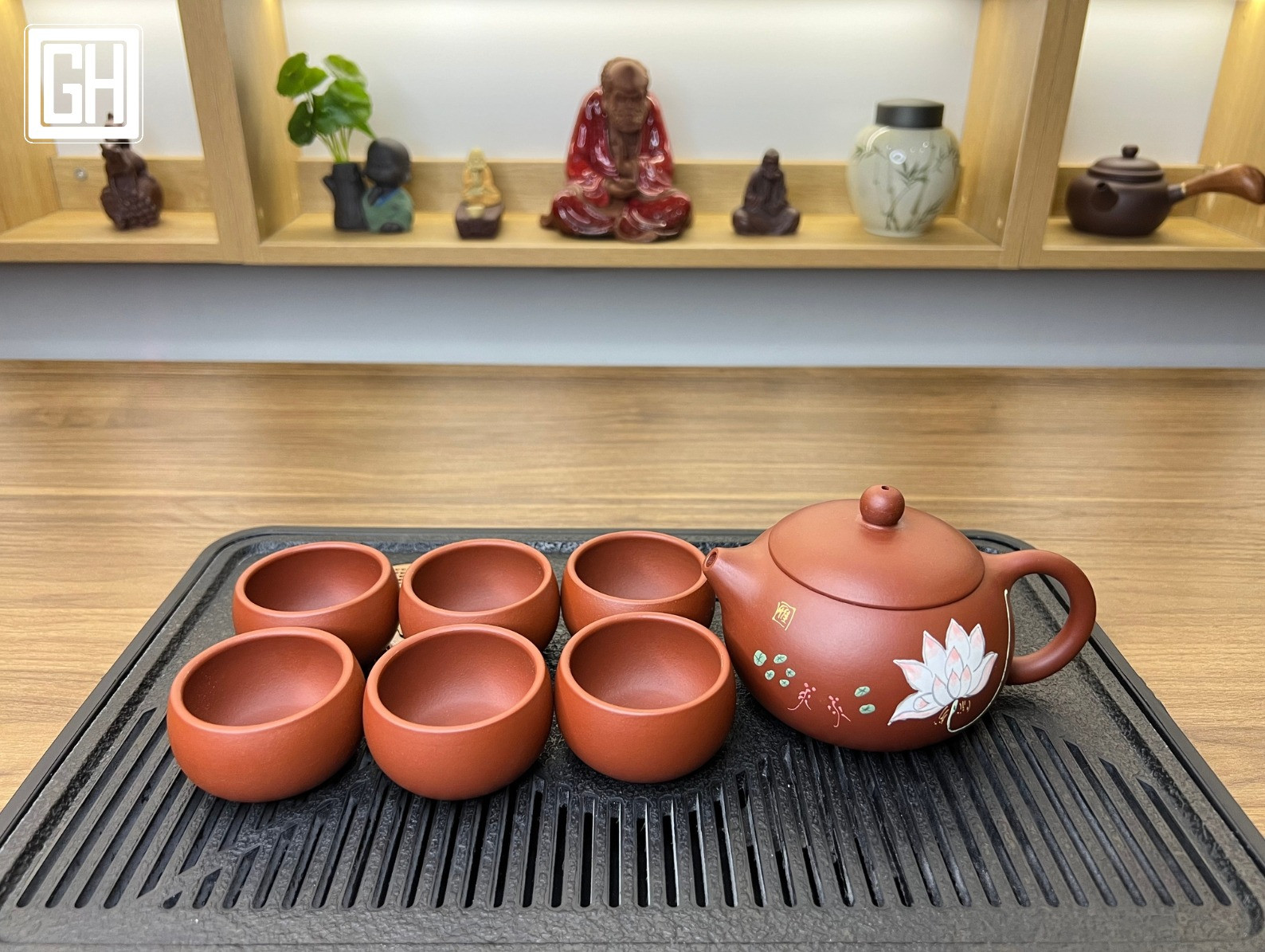 am-tay-thi-sen-do-chen-gom-moc